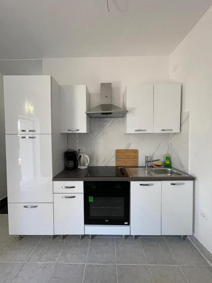 Apartment Ground Floor With Parking Erny Пула Екстериор снимка