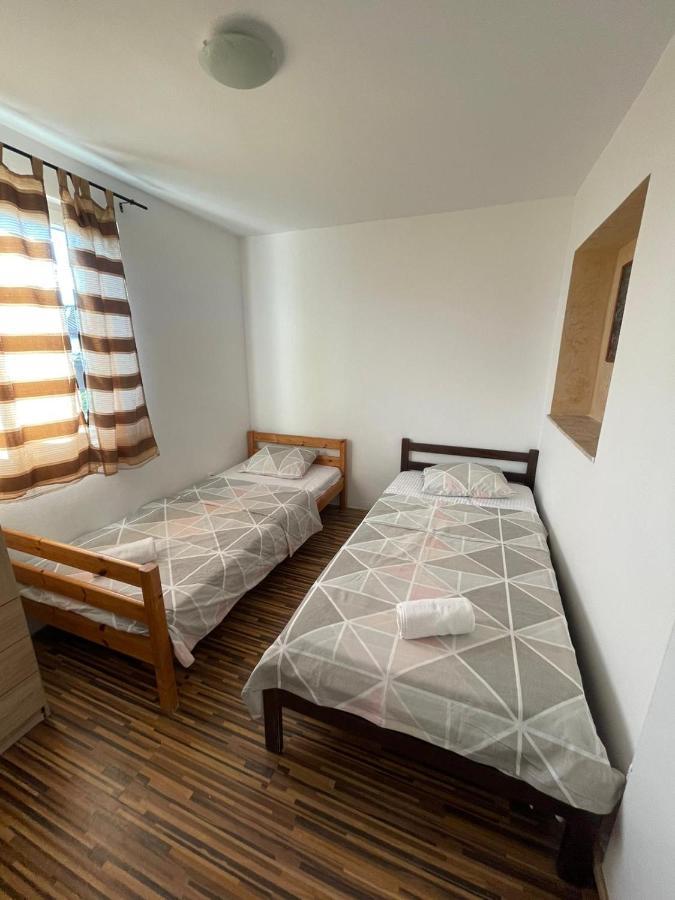 Apartment Ground Floor With Parking Erny Пула Екстериор снимка