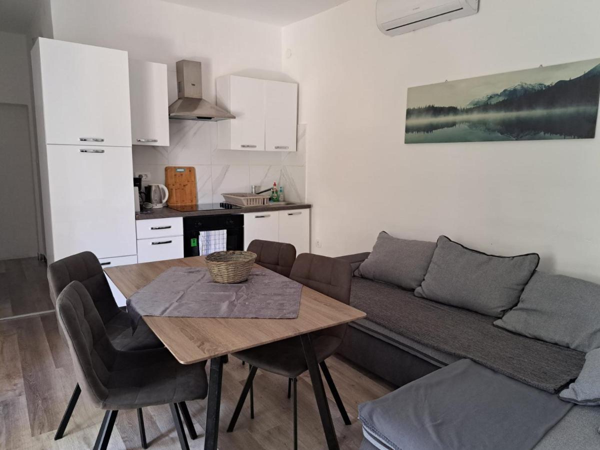 Apartment Ground Floor With Parking Erny Пула Екстериор снимка