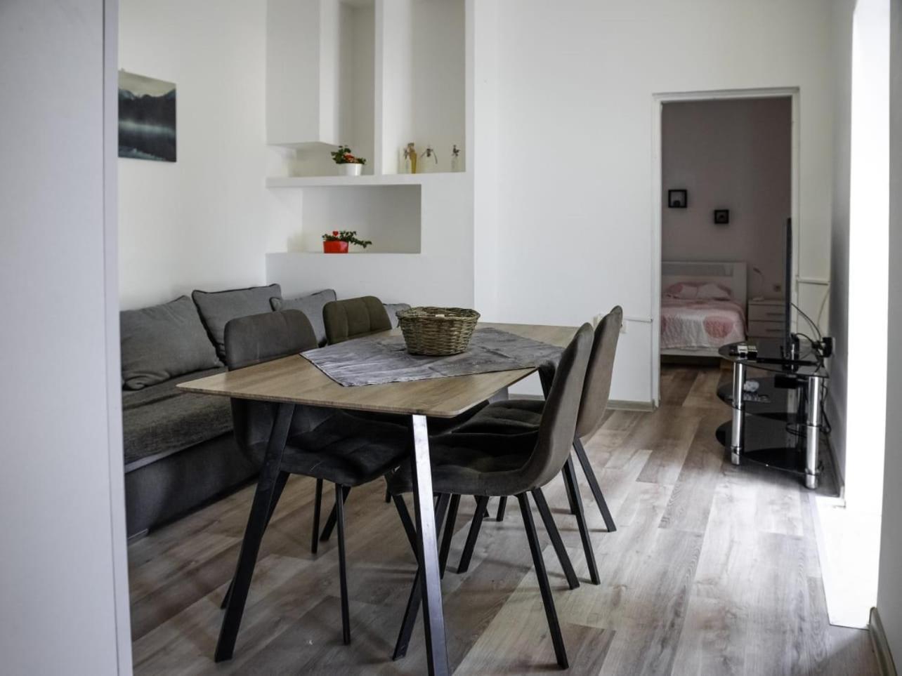 Apartment Ground Floor With Parking Erny Пула Екстериор снимка