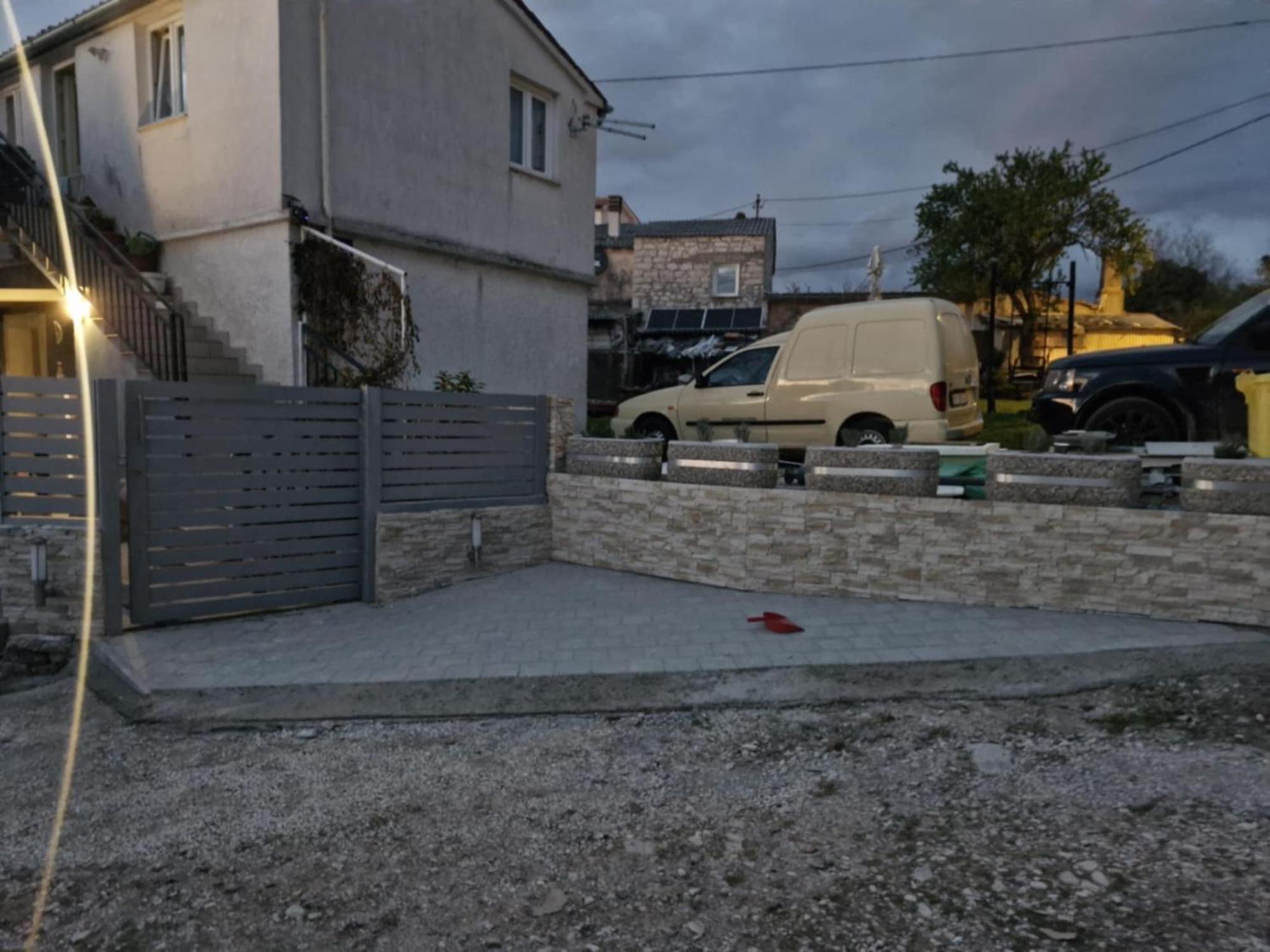 Apartment Ground Floor With Parking Erny Пула Екстериор снимка