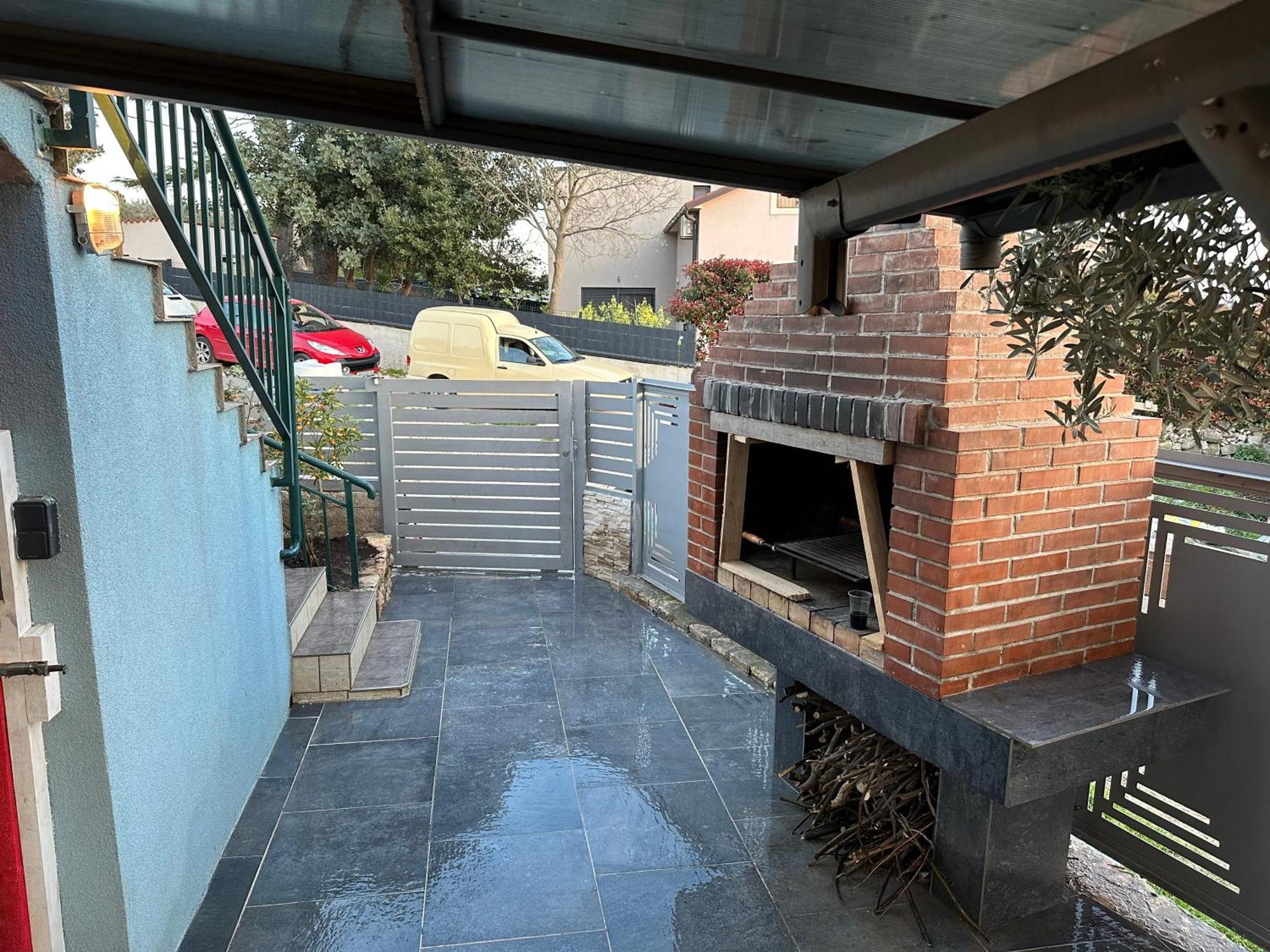 Apartment Ground Floor With Parking Erny Пула Екстериор снимка